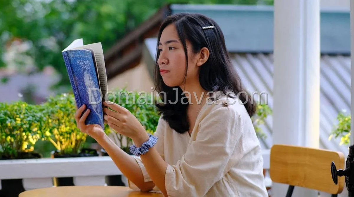 Menimbang Keunggulan Membaca Buku Versi Bahasa Asli dan Edisi Terjemahan